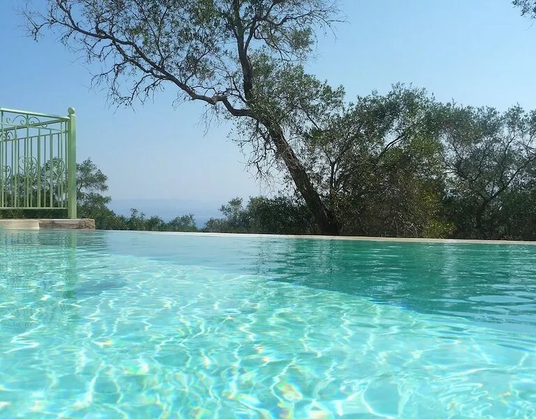 Panos House In Sleepy Hamlet less than 3mins drive to Loggos broadband wifi