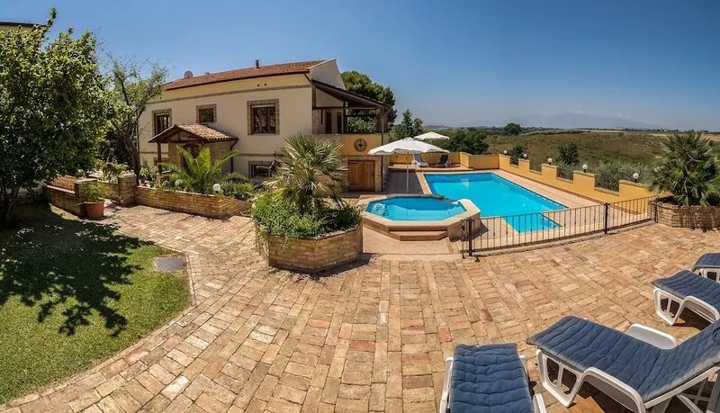 The perfectly situated Villa With Pool, 5 Minutes From The Sea