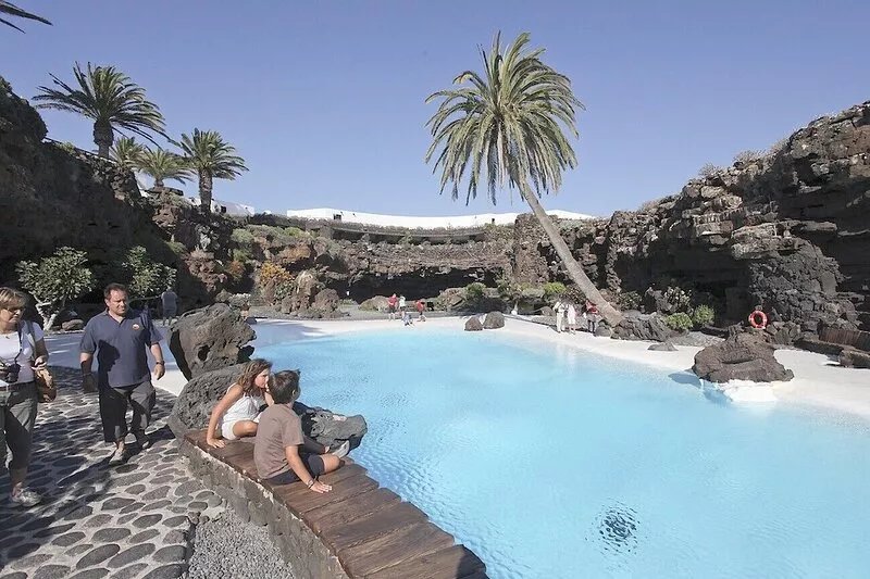 Beautiful duplex in Costa Teguise with large terrace and BBQ. Fiberoptic