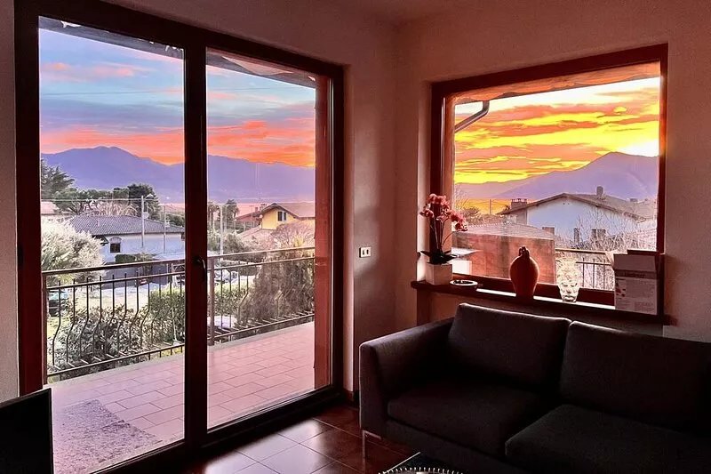 Holiday Apartment "Il Bacio del Sole" with Lake View, Private Terrace & Wi-Fi