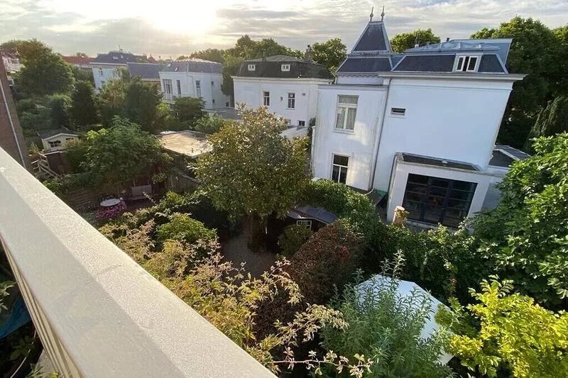 Spacious bright upper house in Scheveningen 10 min walk to the sea and ideal
