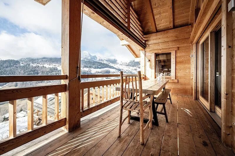 CHALET CELESTE 5* - 250m2, with jacuzzi & sauna, 200m to slopes, stunning view