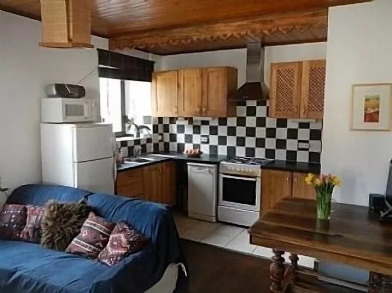 Alpine Apartment With Stunning Mountain Views And Easy Access To Ski Pistes