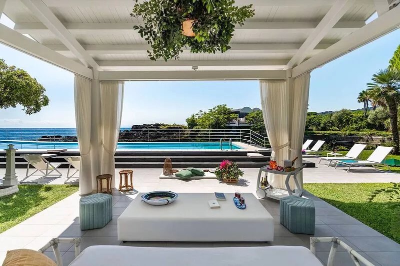 Lxury seafront villa with pool set in Stazzo, Sicily
