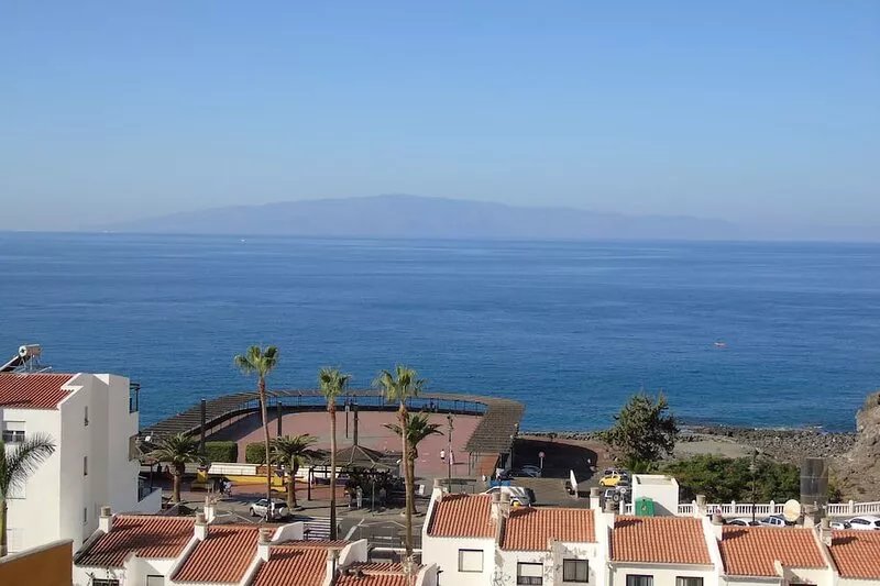 Family Flat with 3 bedrooms, 1 bathroom near ocean & Los Gigantes