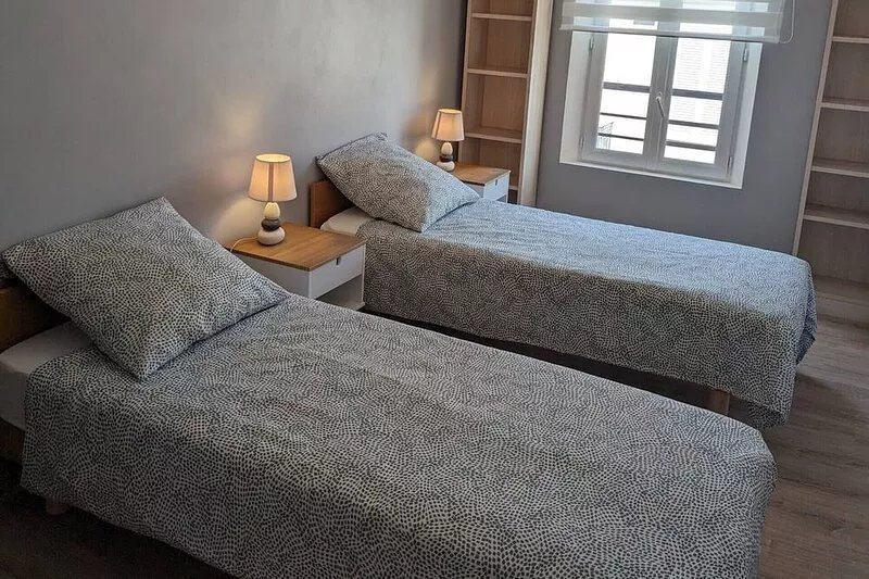 Spacious 100m² 4-room air-conditioned apartment with 50m²² terrace