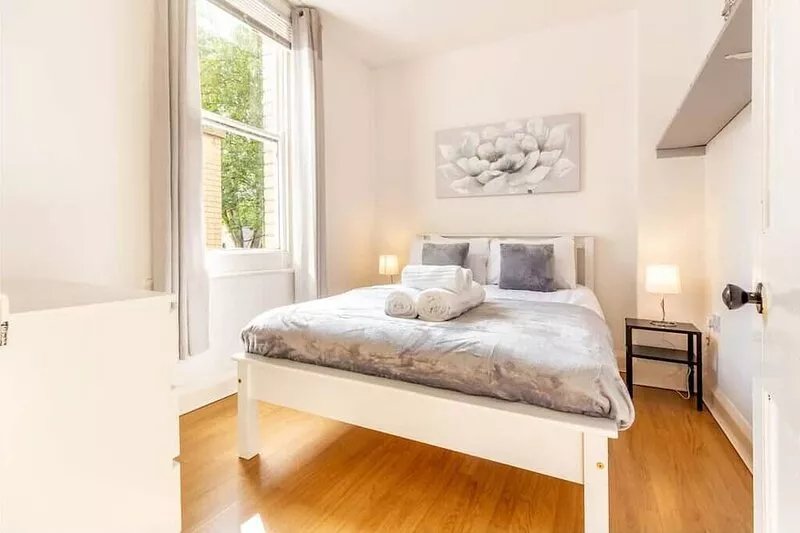 Bright and Spacious 2 Bedroom - Malvern Apartment