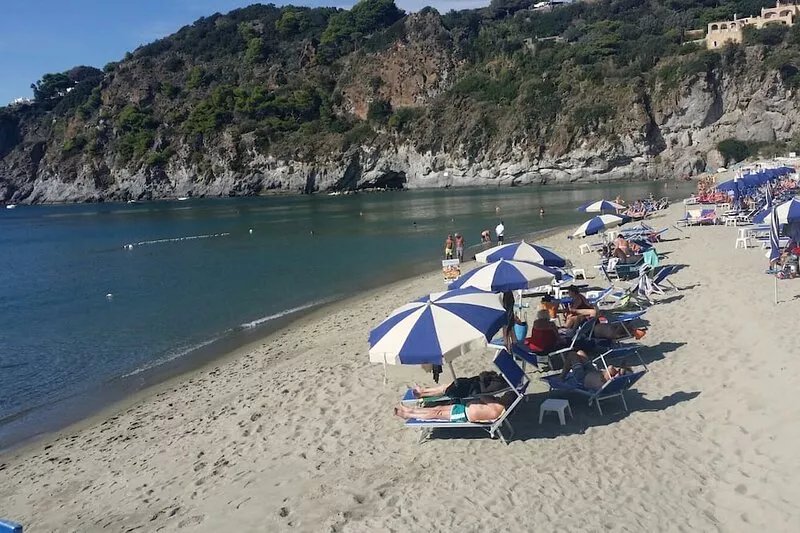 THE MERIDIANA APARTMENT ON THE SEA WITH PRIVATE BEACH SDRAIO AND UMBRELLA