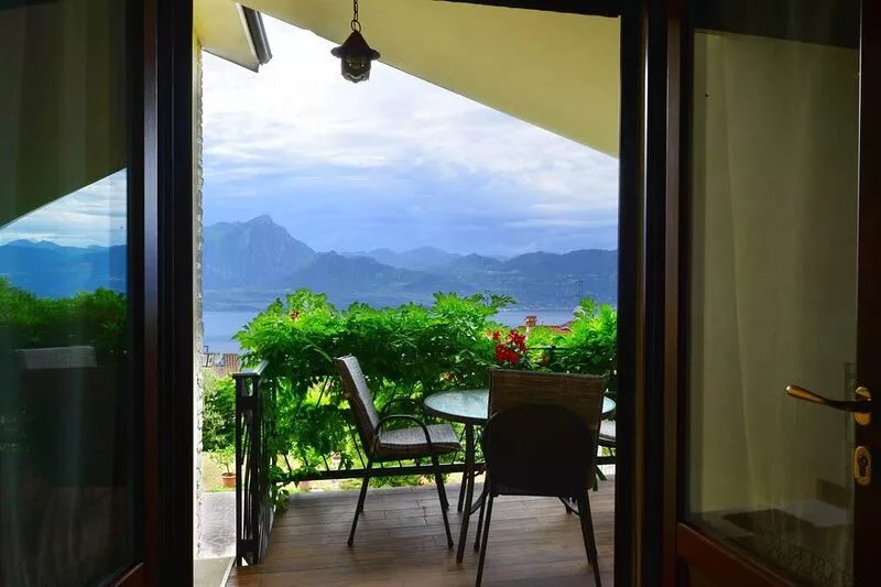 Musik suite with lake view