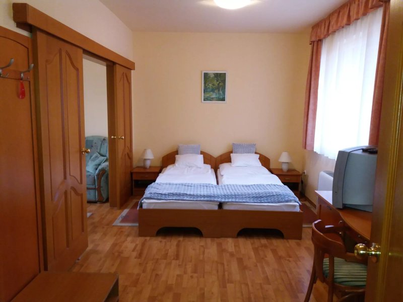 Karadi Hotel
