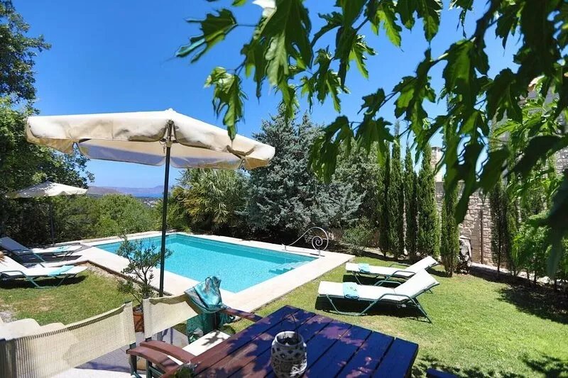 Villa Sifina, natural stone villa with sea view. 5 minutes drive to the beach,
