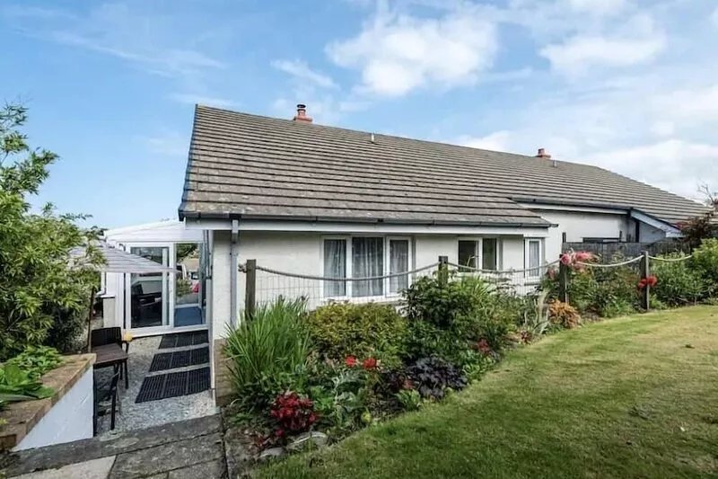 Surfers and walkers paradise, Sea Views, Coastal path 10 minutes walk away