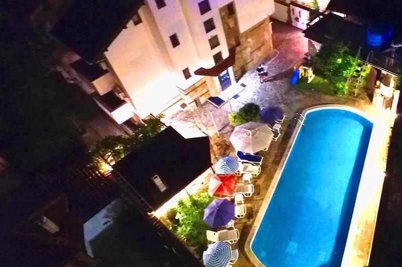 Deluxe room with a pool, 5 min from the beach!