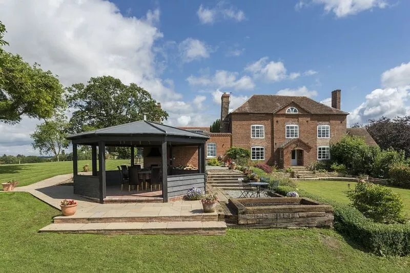 A lovingly renovated Queen Anne style property that dates back to the 1690s.