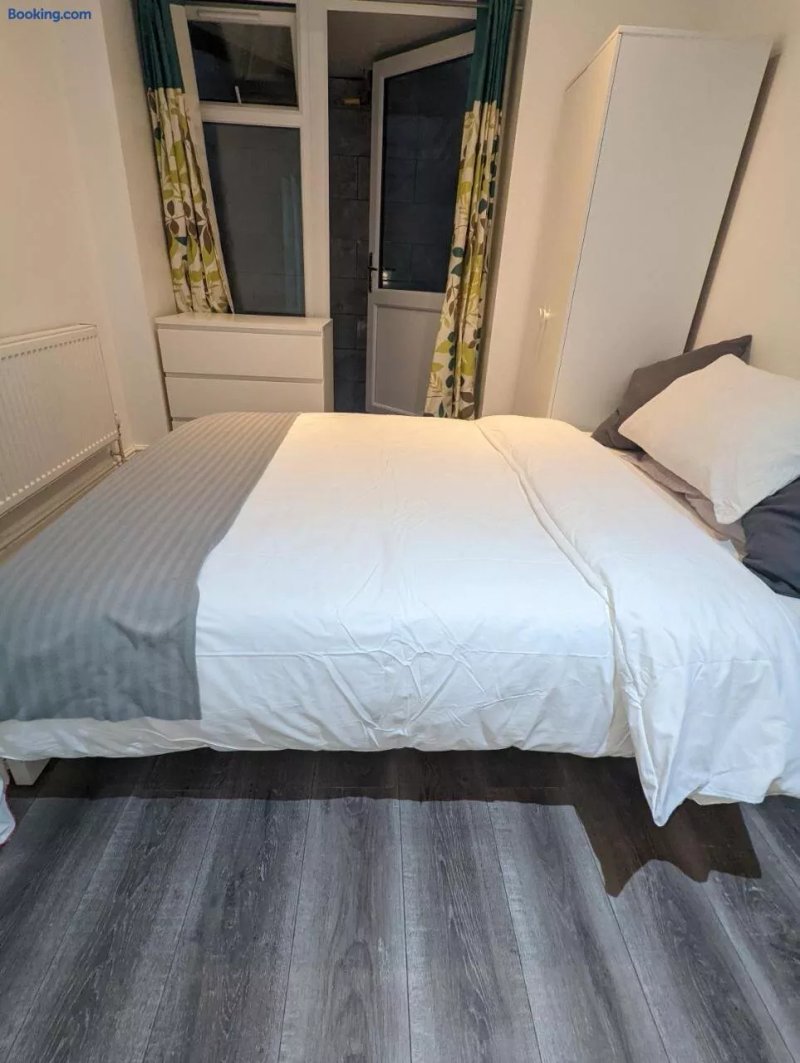 Mile End- Prime Location