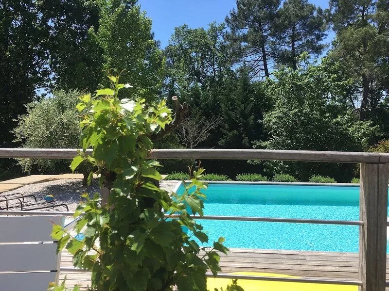 Beautiful sunny house with a swimming pool to rest and discover the Perigord