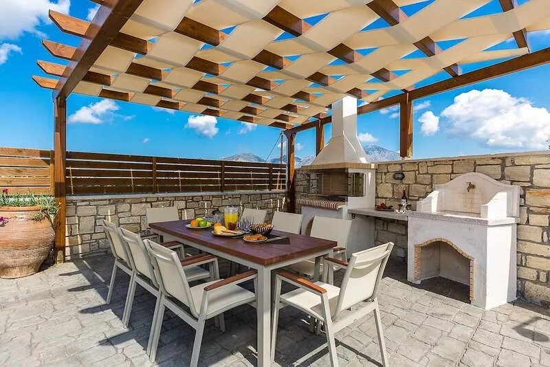 Renta Villa Georgios with private pool, 350m2 lawn area, Close to the beach!