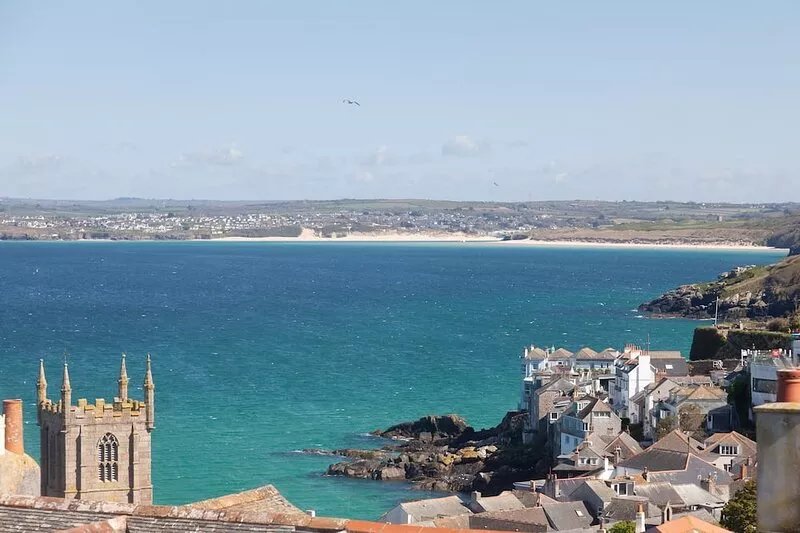 Fabulous holiday house with garden and nearby parking, close to town and beaches