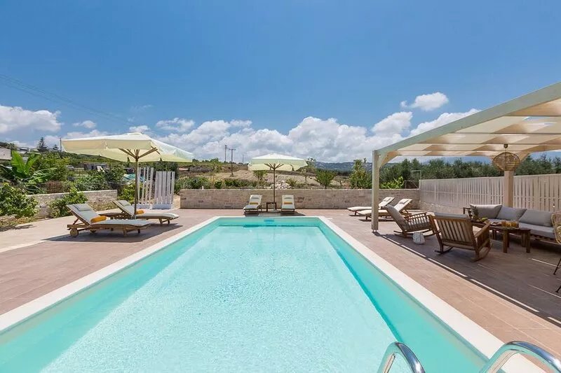 Anesis Villa, with Private Pool & BBQ, Walking distance to the beach & amenities