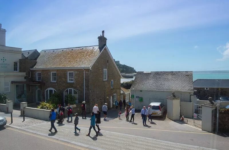 Stunning Beautiful Beamed Cottage right opposite the Beach along with Sea Views