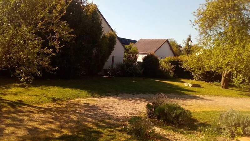 HOUSE WITH GARDEN BY THE LOIRE
