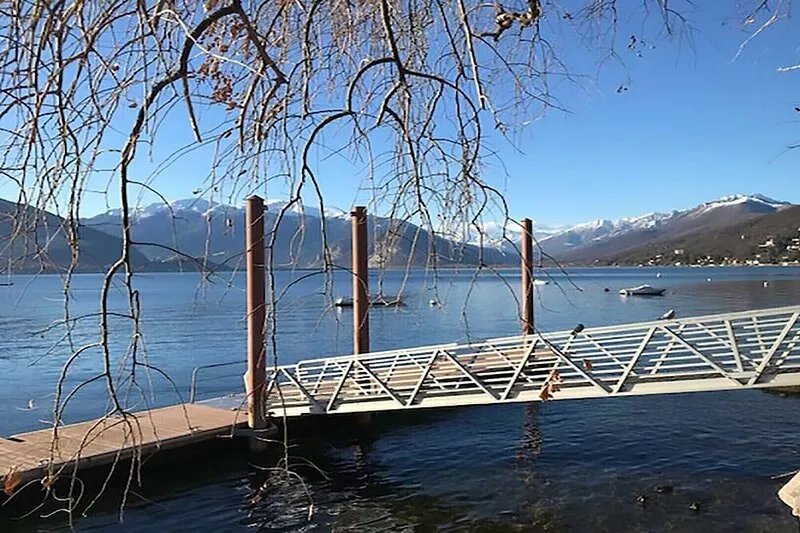 90sqm of comfort just a few steps from the lake in the historic center of Suna