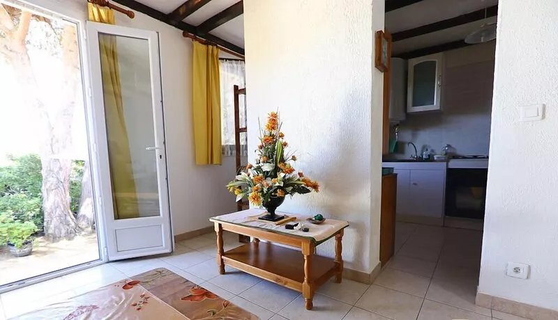 House with garden, close to the beach, for 2 people, fully equipped.