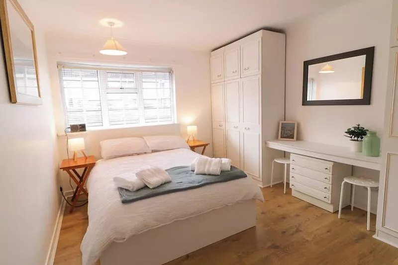 33 SHORE STREET, family friendly, with a garden in Donaghadee