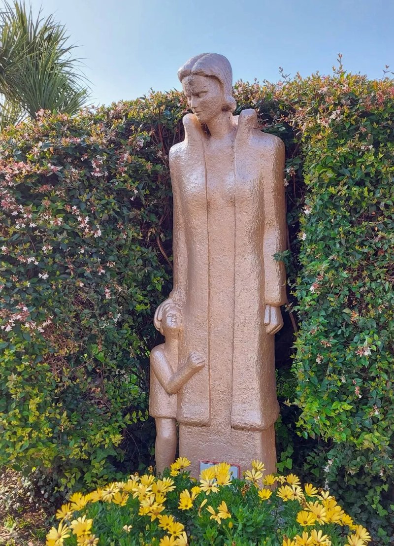 Monumento Alla Mamma