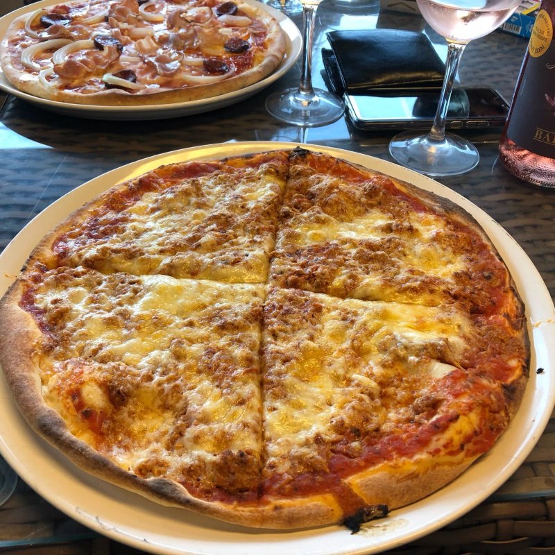 Peron Pizzeria & Pub