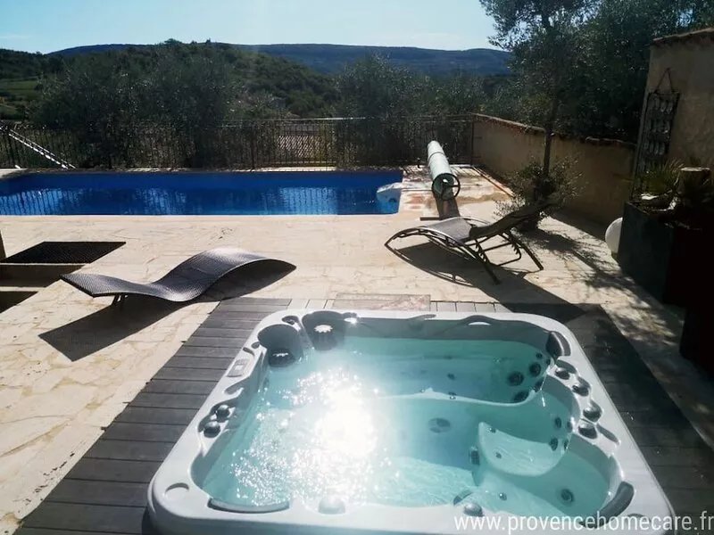 Provence, Luberon, Individual villa, Heated swimming pool