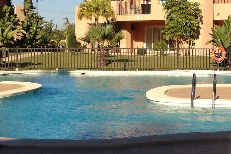 New groundfloor appartment on Golf with vieuw on Lake