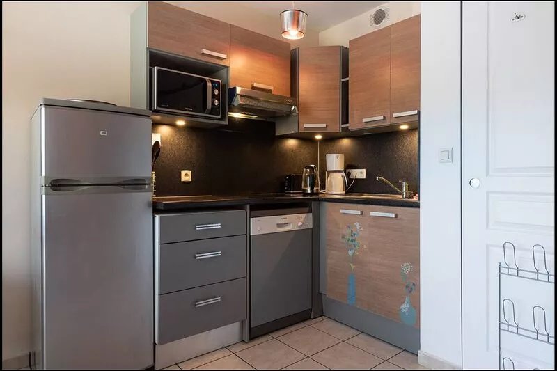 Less than 100 m from the sea, near La Rochelle: pretty T2 with private garden