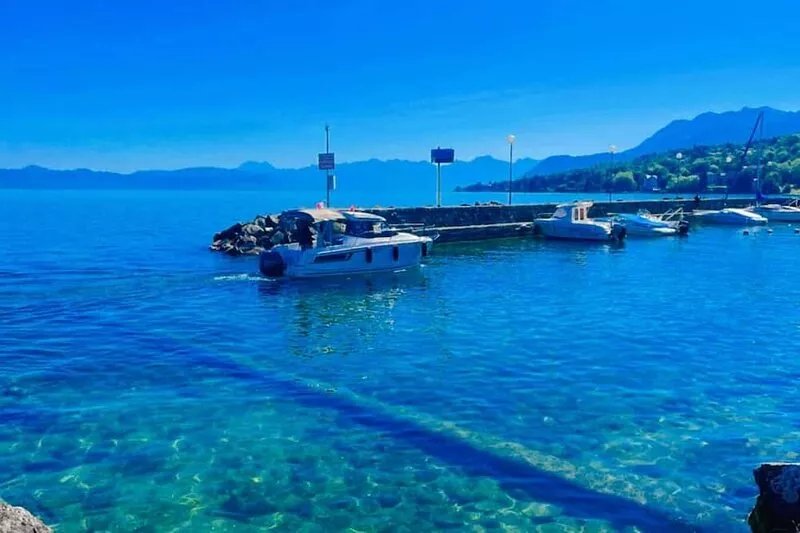 Lakefront house with garden, close to beaches. 3.5 km from Evian