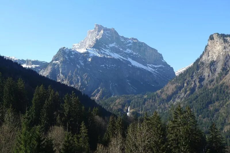 Chalet*** sleeps 4 to 6, facing the mountains above Sixt-Fer-à-Cheval