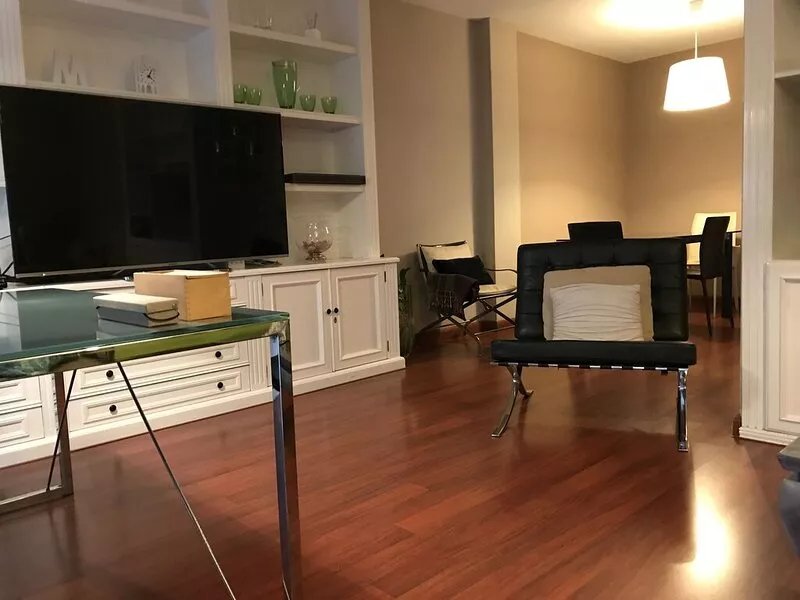 FLAT CENTER A 5 MIN. PARK Garcia Sanabria. WIFI, PARKING, FREE CABLE TV