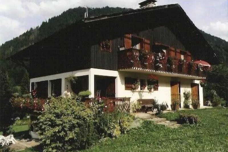 1st floor apartment in Savoyard chalet in Morzine.