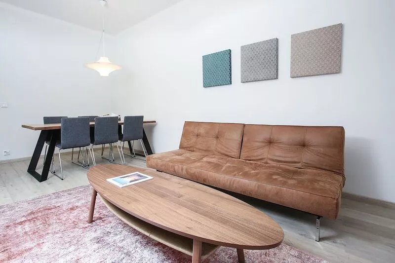 Modern and stylish 5 room city apartment
