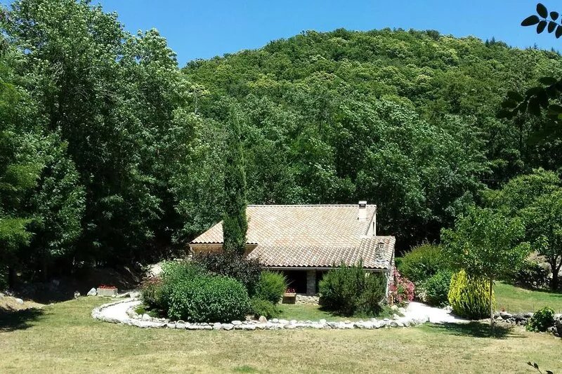House with 40m2 covered terrace, in quiet La Baume valley, sleeps 6.