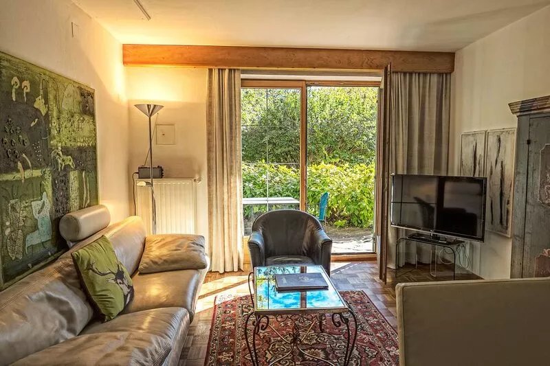 Apartment with garden & SWIMMING POOL, pets allowed, mountain railways for free