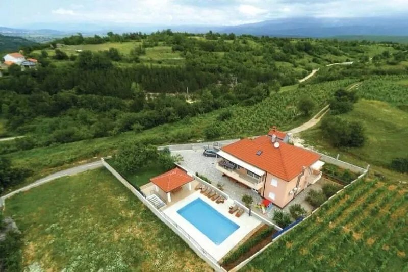 Villa Duje - relax yourself on the top of the hill