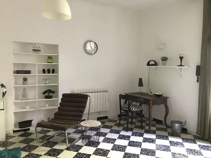 2 steps from the Jardins de la Fontaine for 4 or 6 people