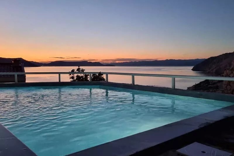 Modern apartment with unforgettable panoramic view of Lukovo Bay