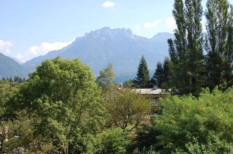 Cute Studio on 4th and top floor in QUIET location near ANNECY lake