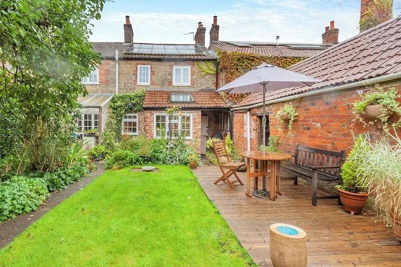 2 bedroom accommodation in Dilton Marsh, near Westbury