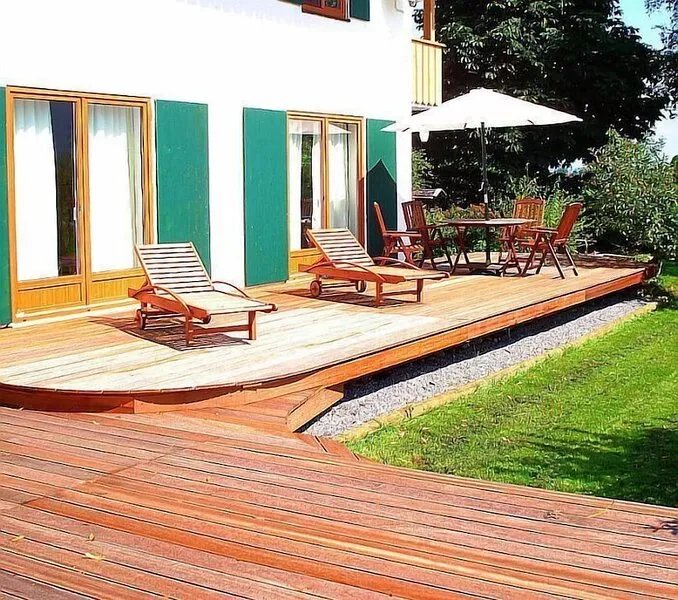 Sunny, spacious & fully equipped, castle views, close to lake/beach