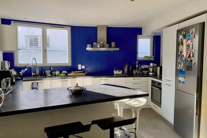 RENOVATED HOUSE IN THE HEART OF THE VILLAGE WITH GARDEN 100M FROM THE PORT