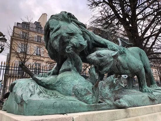 Statue "Lion et Lionne se Disputant un Sanglier"