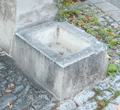 Borne Fontaine De La Malautiere