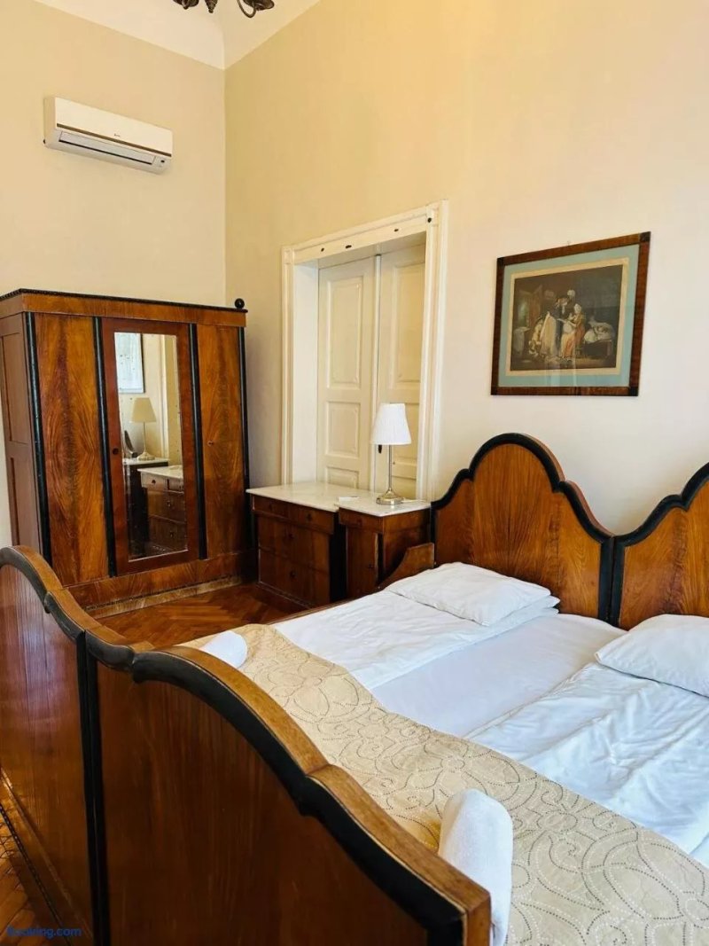 Main Market Square Apartments With Air Condition